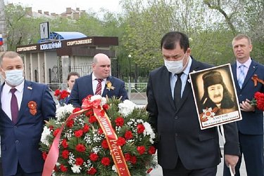 В знак памяти – Цветы Победы